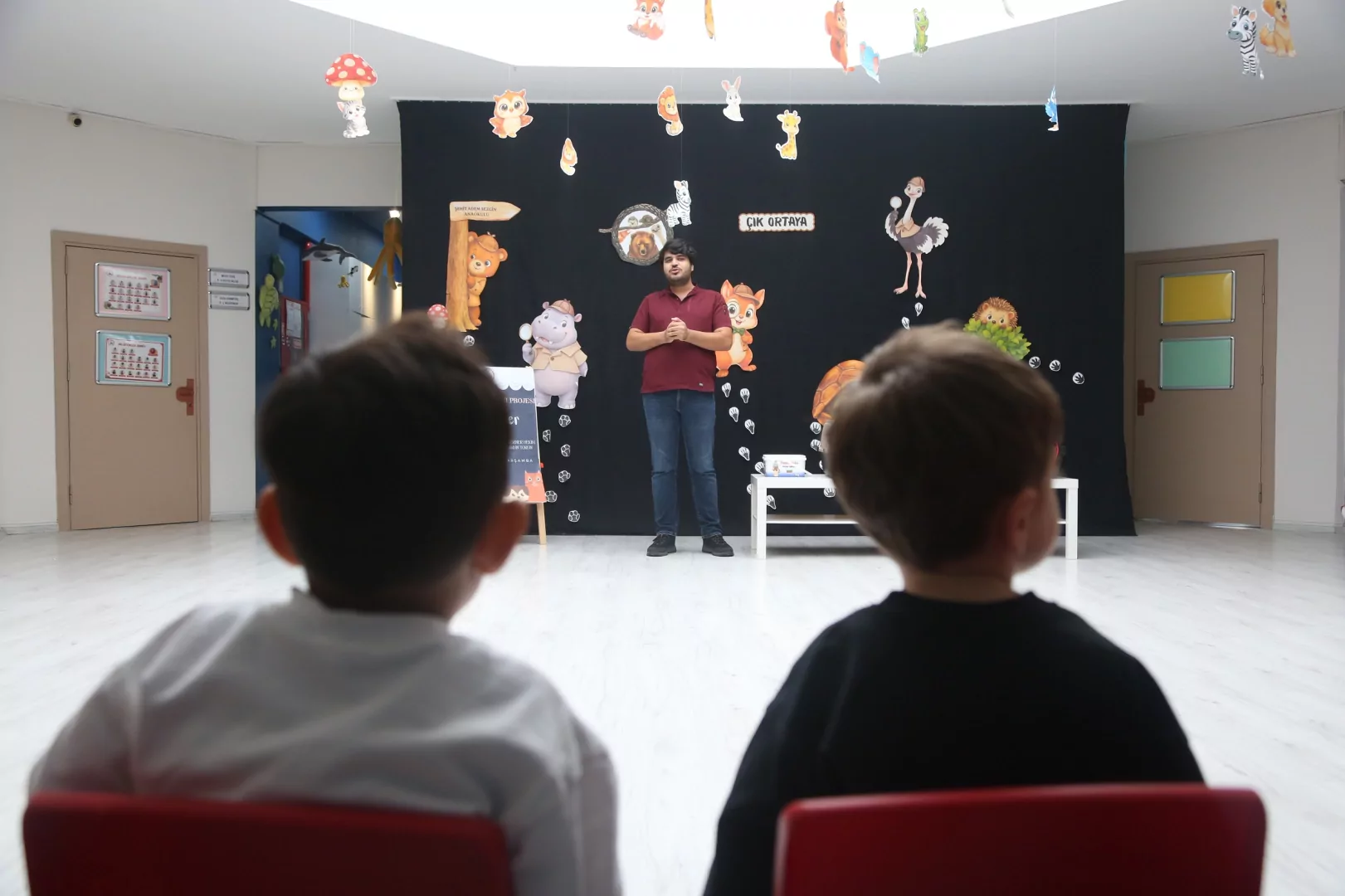 Veteriner olmak isteyen Çayıovalı minikler sokak hayvanları hakkında bilgi aldı
