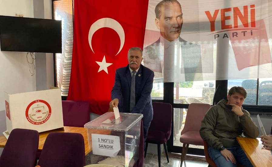 Yeni Parti Çaybaşı’nda İsa Yurt Yeniden Başkan Seçildi