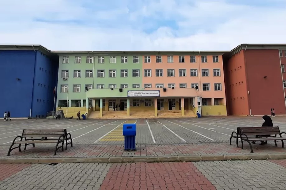 Başakşehir’de okulda bıçaklı saldırıda 8 öğrenciden biri hayatını kaybetti
