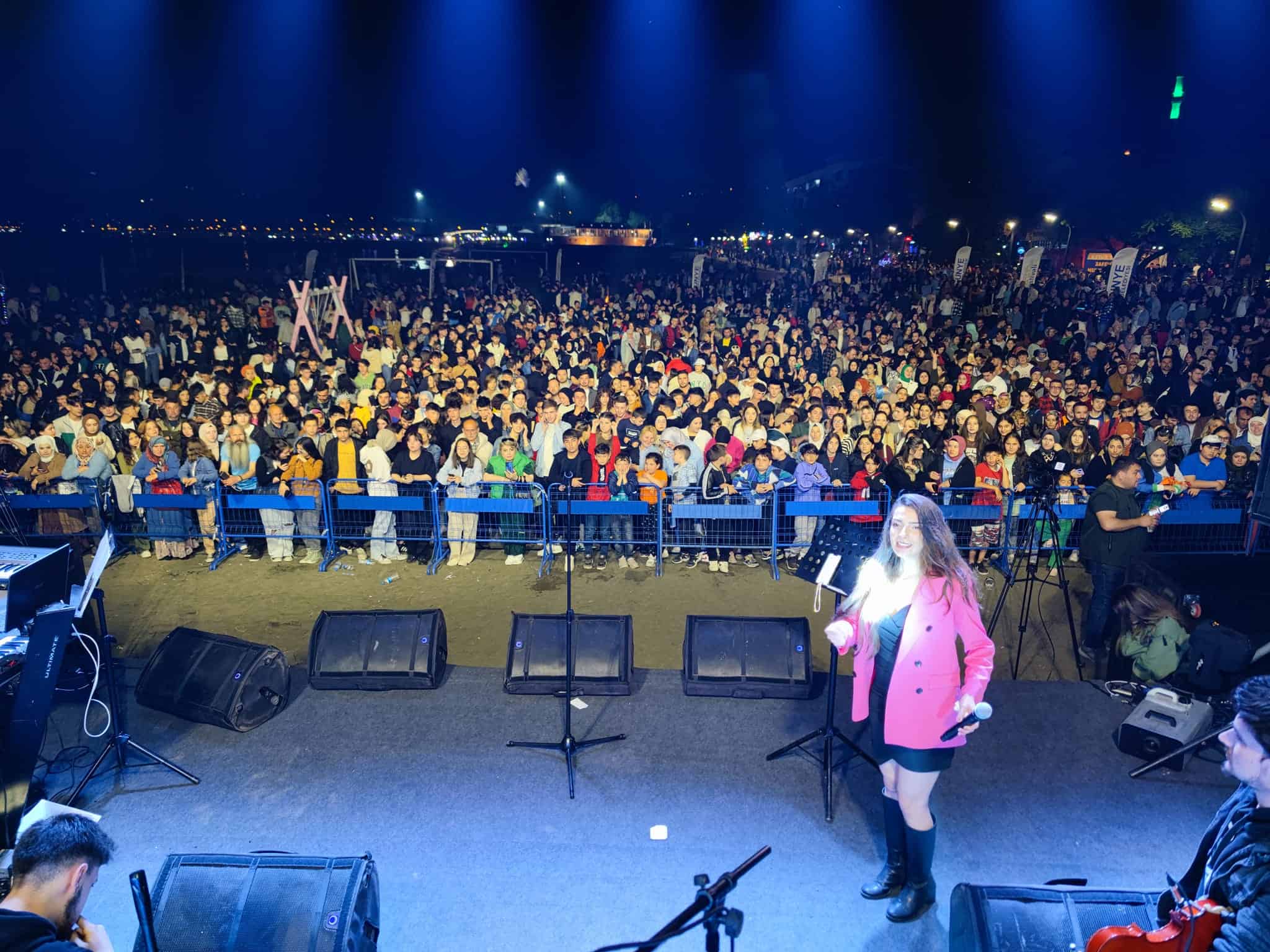 ÜNYE MAGNEFEST İLE YAZA MERHABA DEDİ