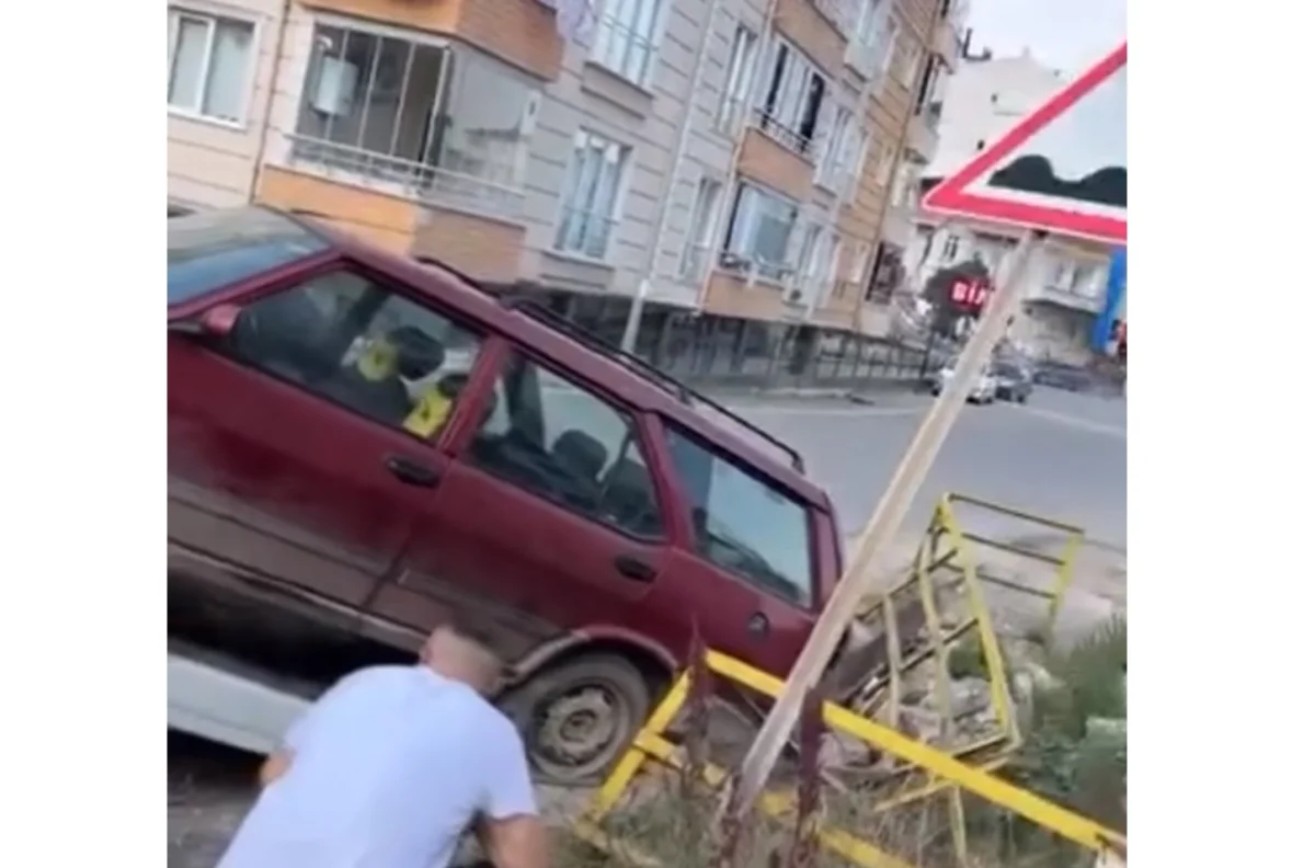 Ünye’de Park Halindeki Araç Dereye Uçtu: 3 Çocuk Araçtaydı!
