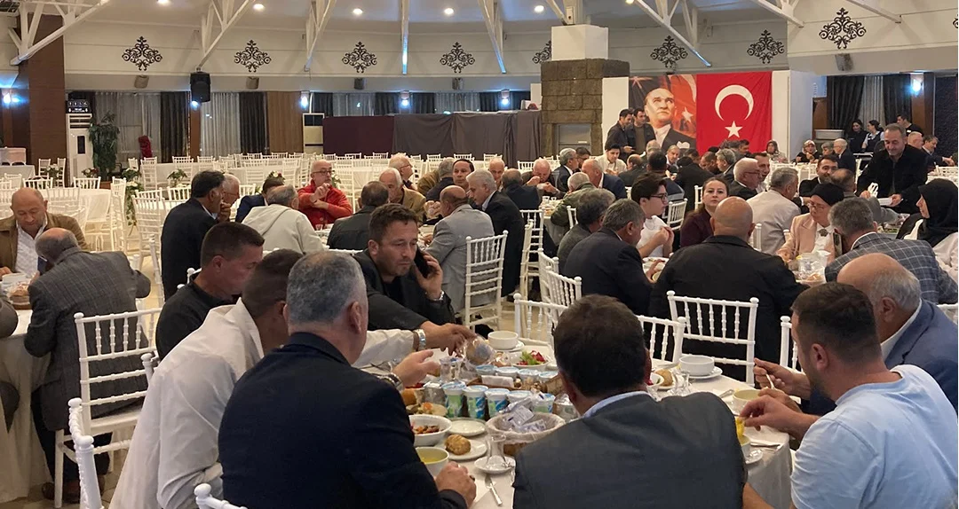 Ünye Belediyesi’nden Muhtarlara Özel Yemek Programı