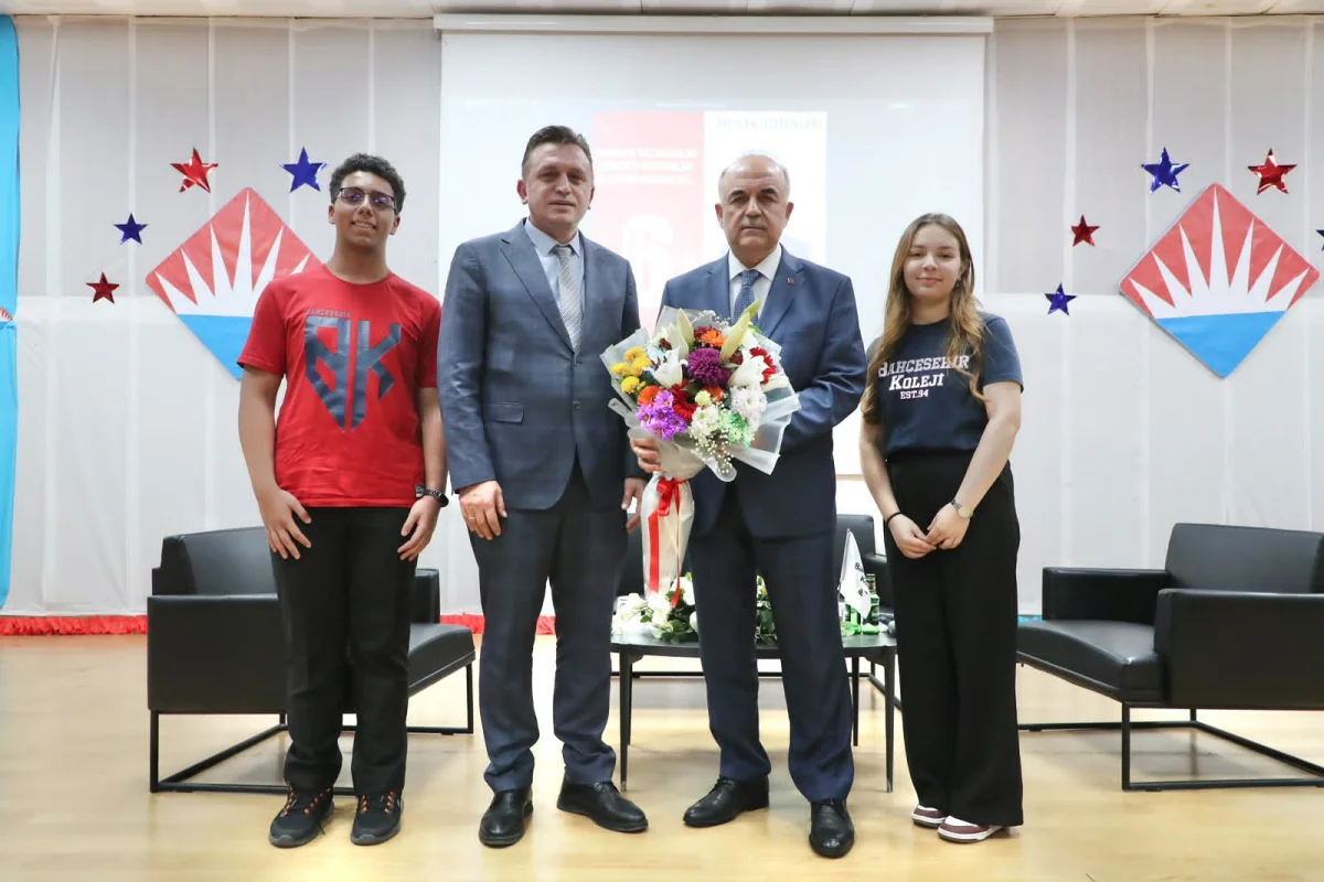 Vali Erol’dan Öğrencilere Kariyer Tavsiyeleri