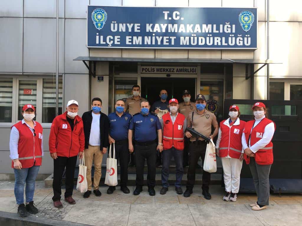 Türk Kızılay Ünye Şubesi Bayramda  Mutluluk Dağıtmaya Devam Ediyor