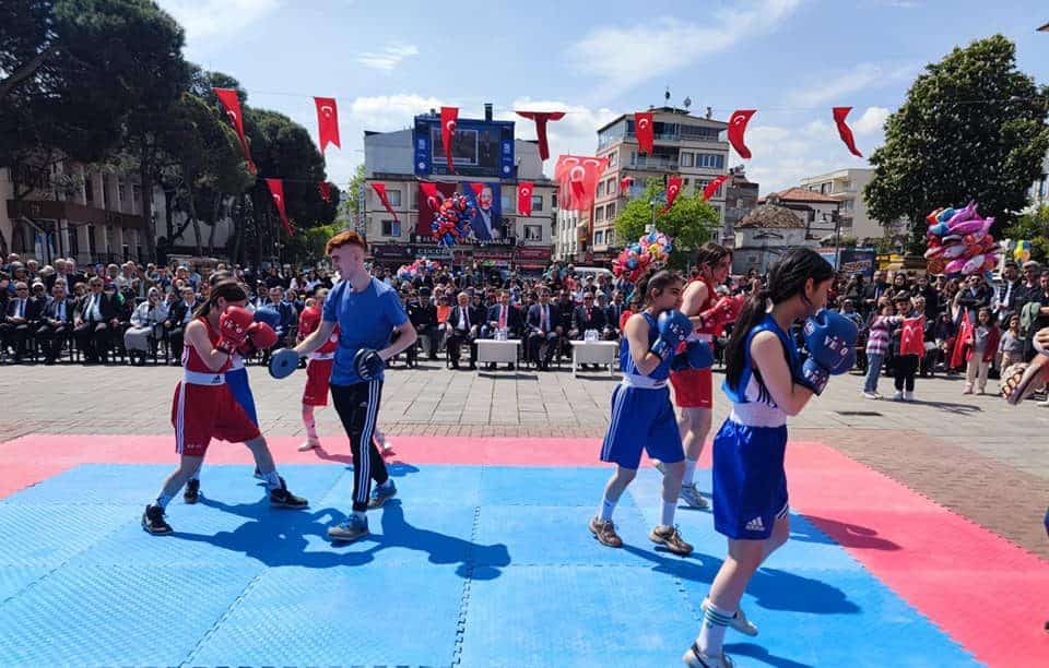 19 MAYIS ÜNYE'DE COŞKUYLA KUTLANDI
