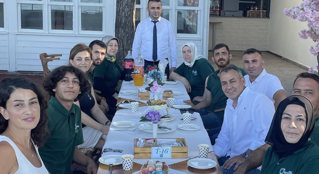 GÖREVİNDEN AYRILAN BAYRAK'A ARKADAŞLARINDAN SÜRPRİZ