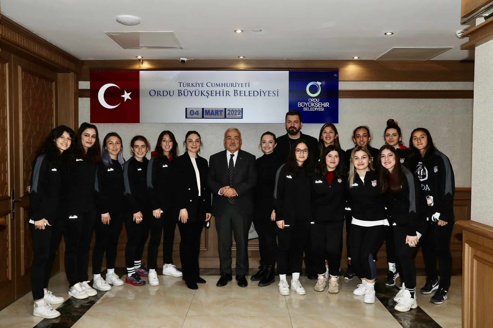 Kadın Futbol Takımımızdan Bir Günde Üç Ziyaret