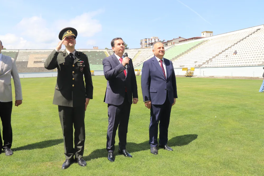 Ünye'de 19 Mayıs Coşkusu: 105. Yıl Kutlamaları Cumhuriyet Meydanı'nda Gerçekleşti