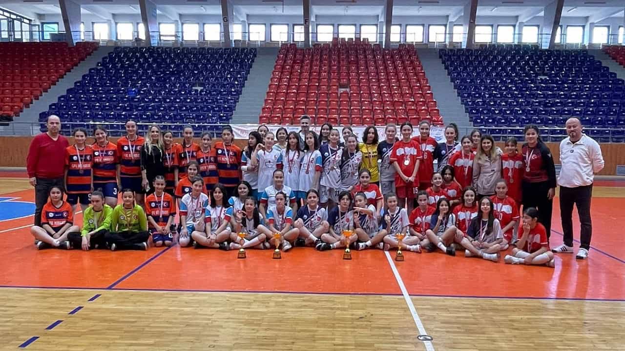 “KADINA YÖNELİK ŞİDDET BİR İNSAN HAKKI İHLALİDİR”
