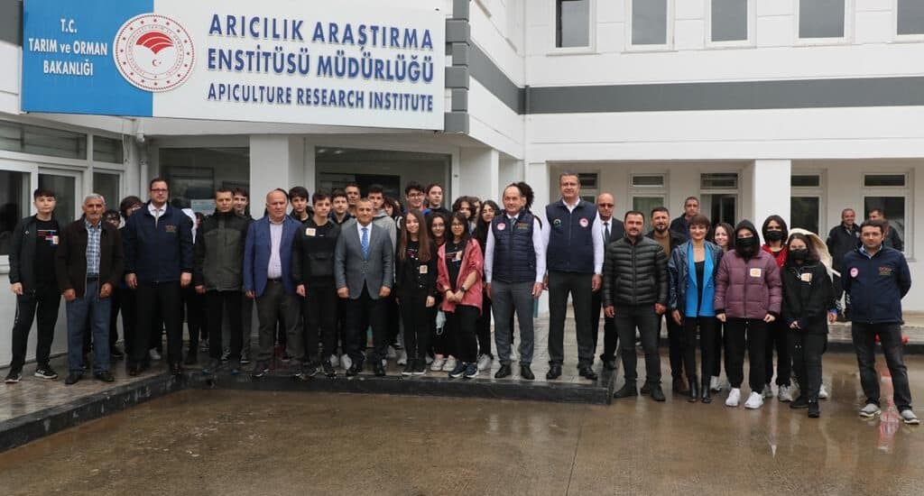 Vali Sonel, “Dünya Arı Günü” Dolayısıyla Düzenlenen Etkinliğe Katıldı