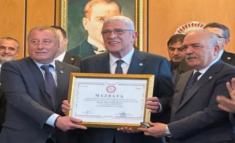 Müsavat Dervişoğlu mazbatasını aldı