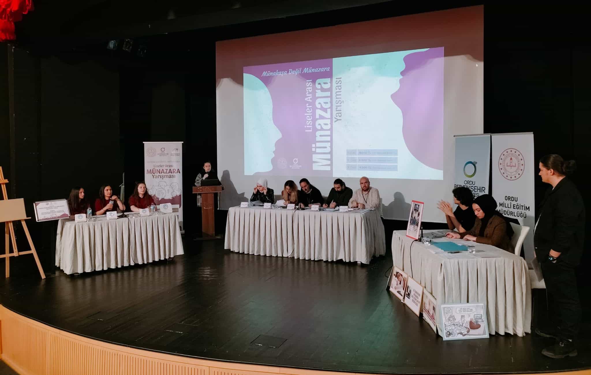 MÜNAZARA YARIŞMASINDA ÇEYREK FİNAL HEYECANI