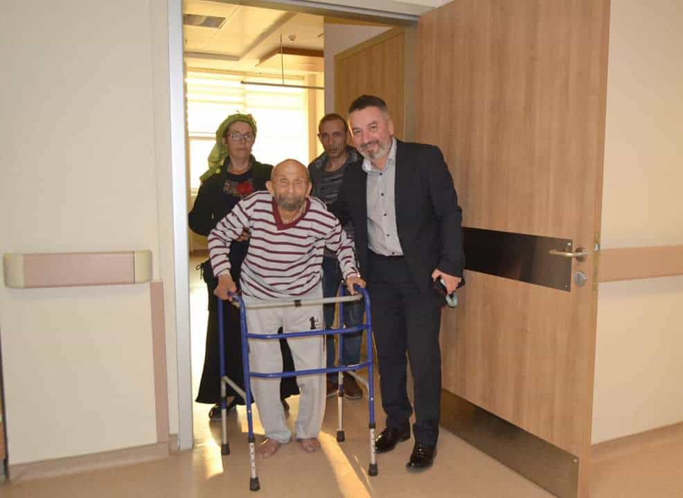120 Yaşındaki Hasan Keleş, Tekrar Yürümeye Başladı