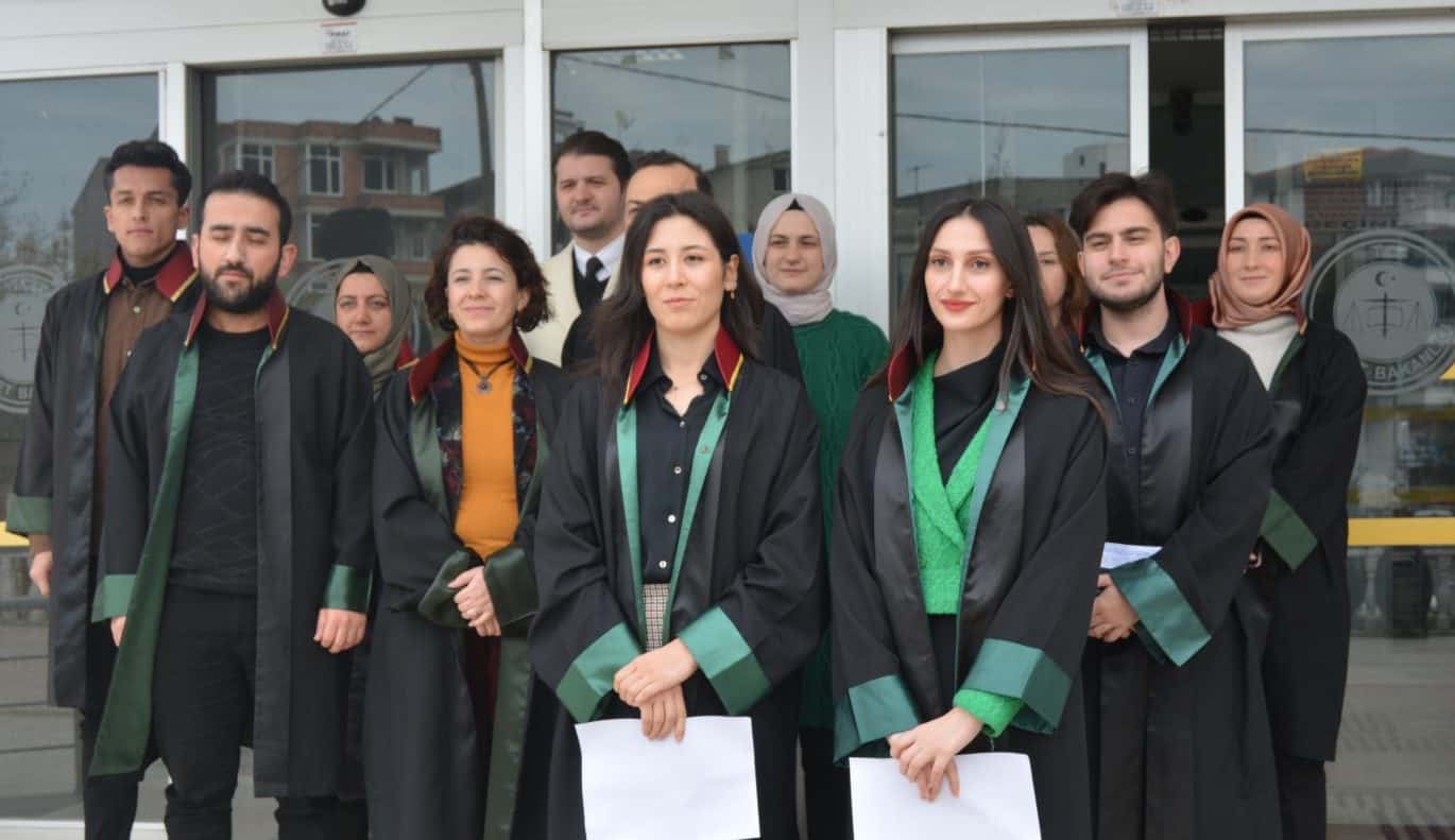 ÜNYE'DE AVUKATLARDAN KADIN HAKLARI GÜNÜ AÇIKLAMASI