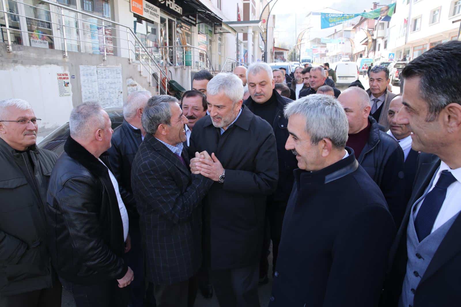 MESUDİYE ENVER YILMAZ'I BAĞRINA BASTI