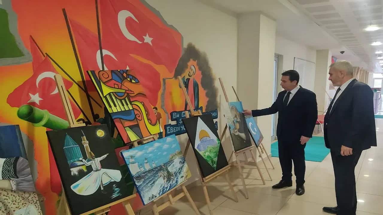 Ünye Kaymakamı Ayhan Işık, Gençlik Merkezi’nde Projeleri İnceledi