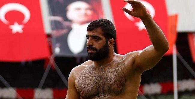 Ünal Karaman ilk Başpehlivanlığını Elde Etti.