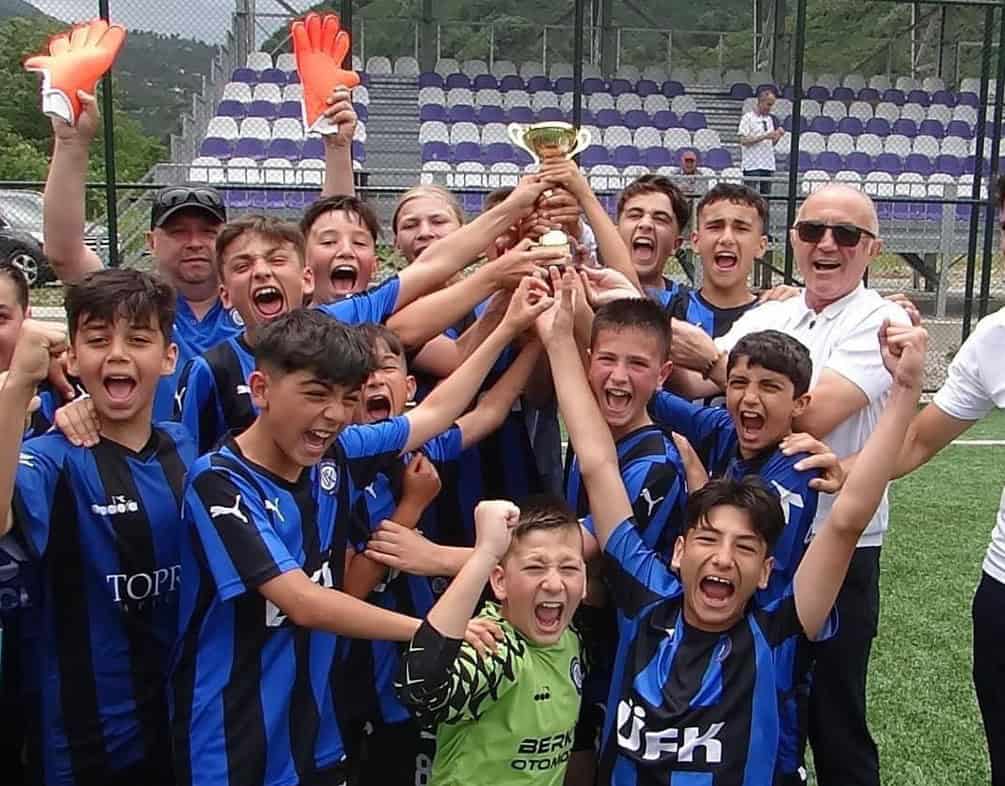 ÜFK, U13 Liginde Zirveye Çıktı