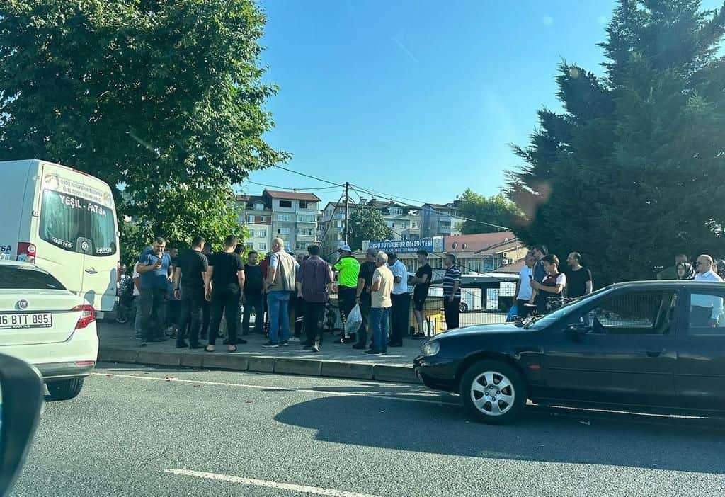 Kontrolünü Kaybeden Araç Dolmuşa Çarptı!