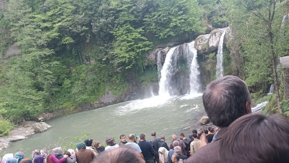   Çaybaşı ilçesinde serinlemek için şelaleye giren 14 yaşındaki çocuk boğuldu.